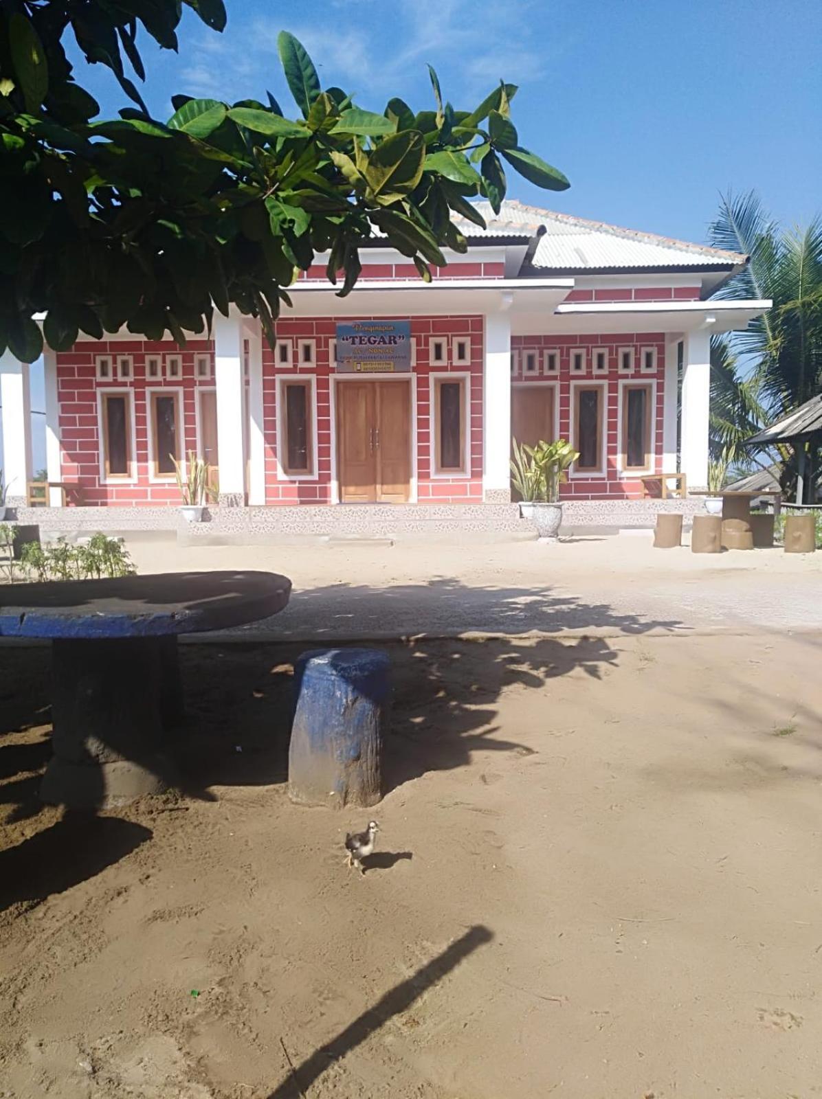 Penginapan Tegar Sawarna Hotel Exterior photo